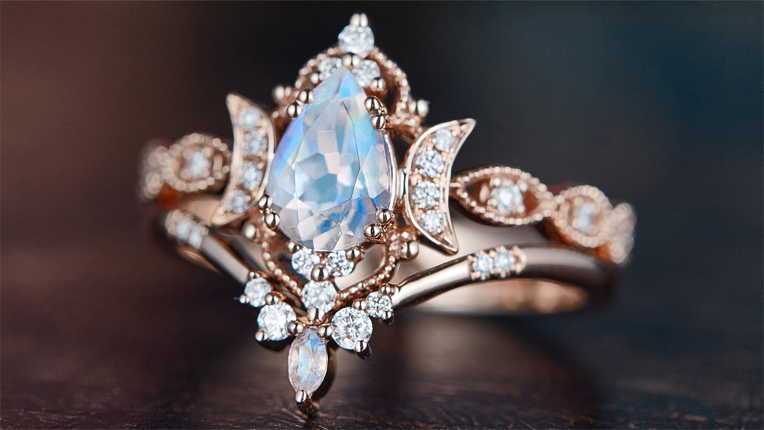 The Unique Charm of Crescent Moon Rings: Vintage Vibes with Modern Simplicity