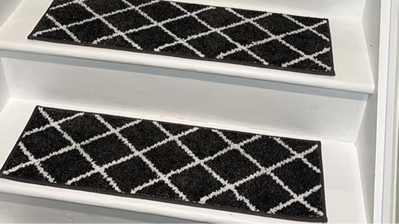 What’s the Best Way to Keep Non-Slippery Stair Carpets Looking New?